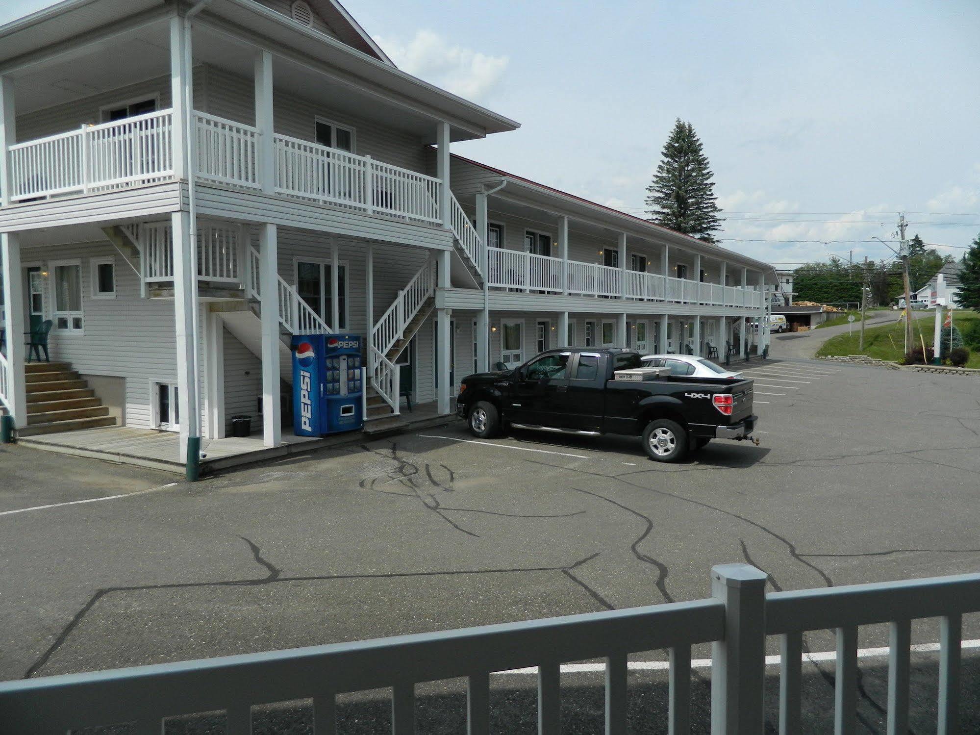 Hilltop Motel & Restaurant Grand Falls Bagian luar foto